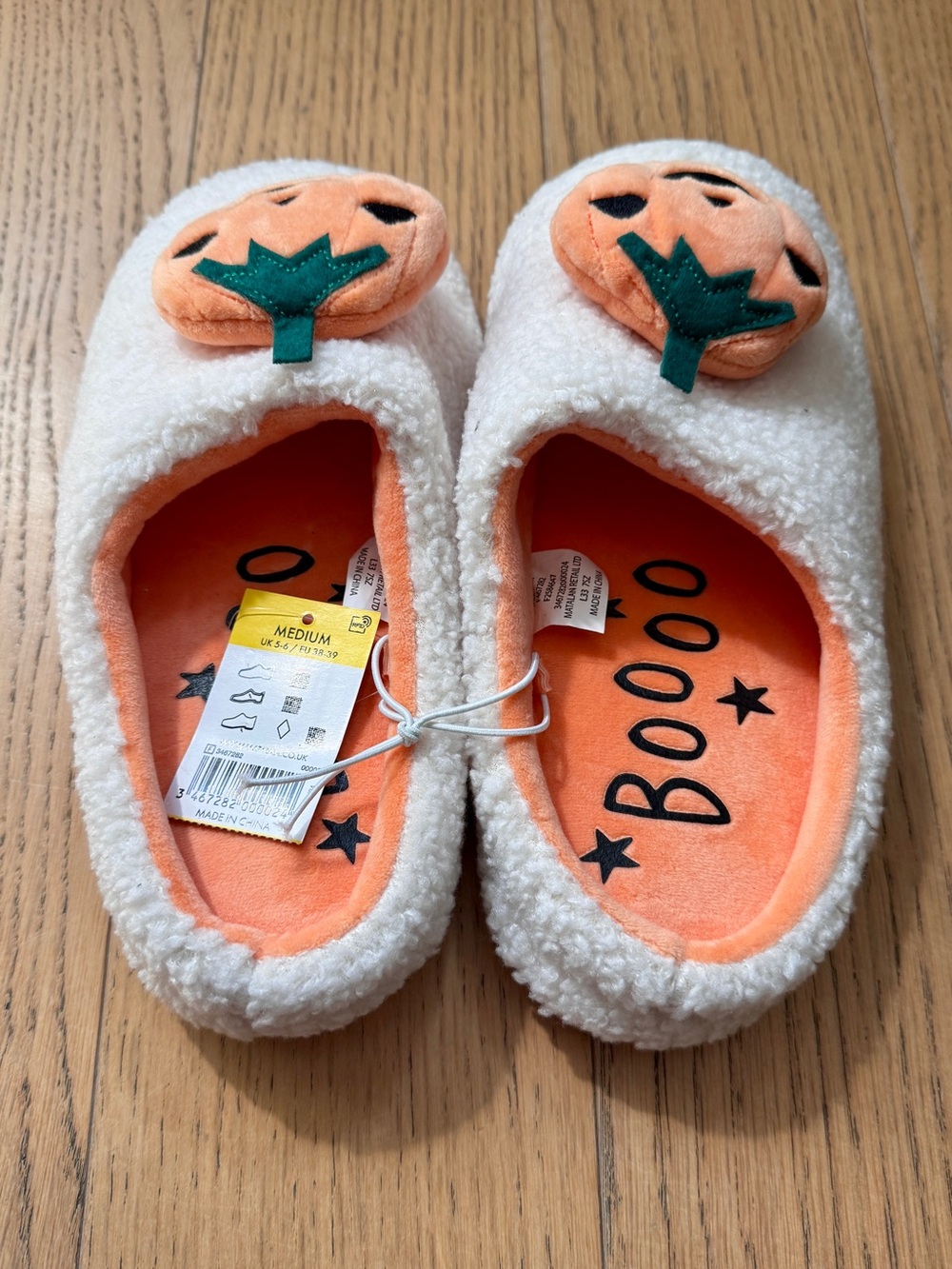 Cozy White Women's Pumpkin Accent Slippers - Cute Halloween Slip-Ons - Picture 5 of 7